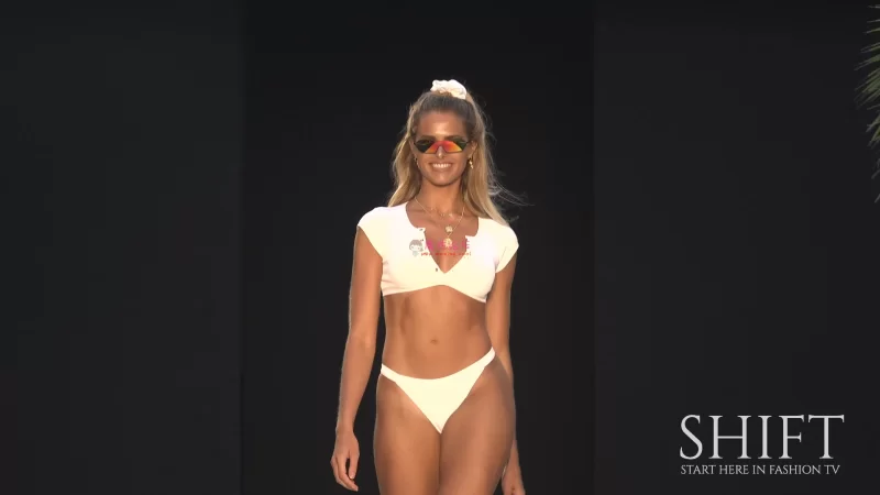 VDM THE LABEL 4K _ 2019 Collection _ Miami Swim Week 2018.webm_20190908_221614.310.jpg